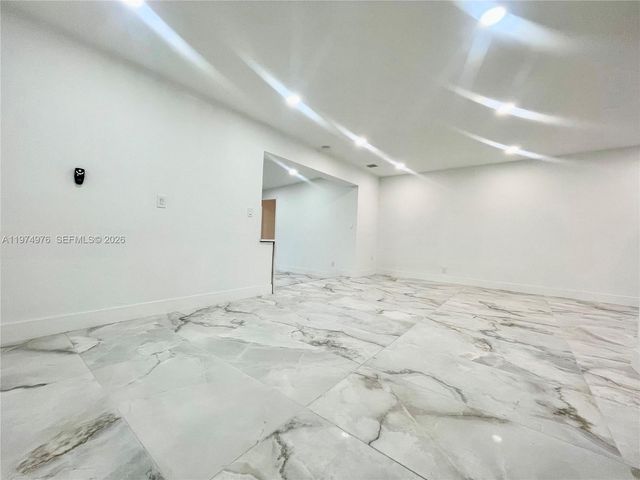 1649 NE 8th Ave, Fort Lauderdale, FL 33305