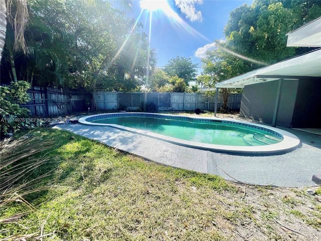 1649 NE 8th Ave, Fort Lauderdale, FL 33305