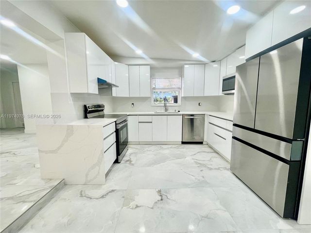 1649 NE 8th Ave, Fort Lauderdale, FL 33305