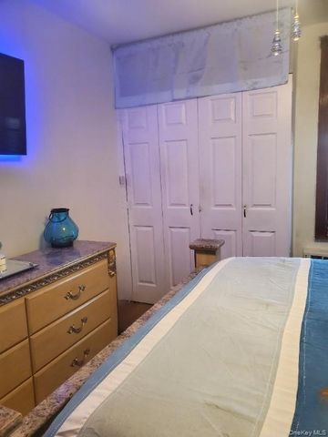 33-44 Junction Boulevard 6X, Jackson Heights, NY 11372