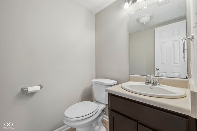 908 Washington Cove Lane, Indianapolis, IN 46229