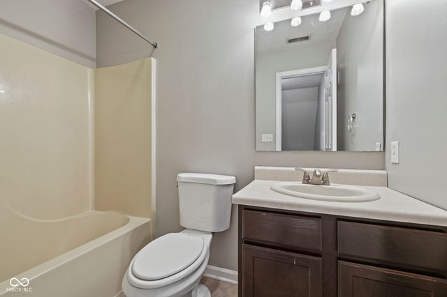 908 Washington Cove Lane, Indianapolis, IN 46229