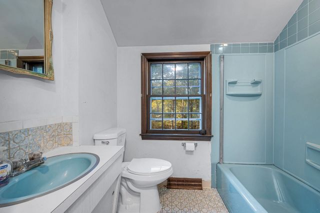 15 Wagontrail Road, Chelmsford, MA 01824