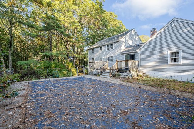 15 Wagontrail Road, Chelmsford, MA 01824