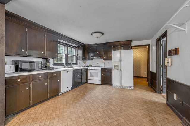 15 Wagontrail Road, Chelmsford, MA 01824