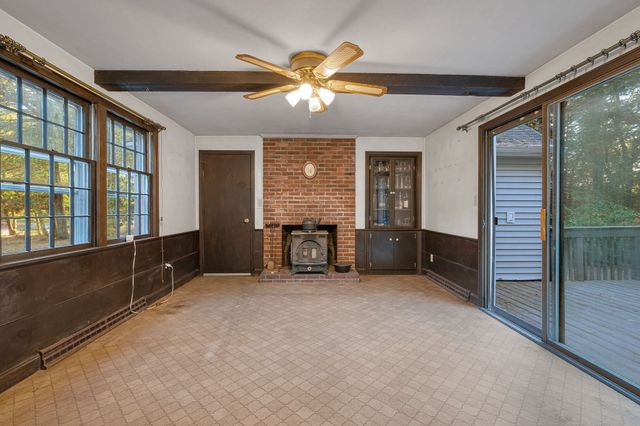15 Wagontrail Road, Chelmsford, MA 01824