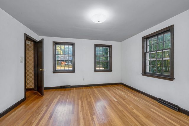 15 Wagontrail Road, Chelmsford, MA 01824