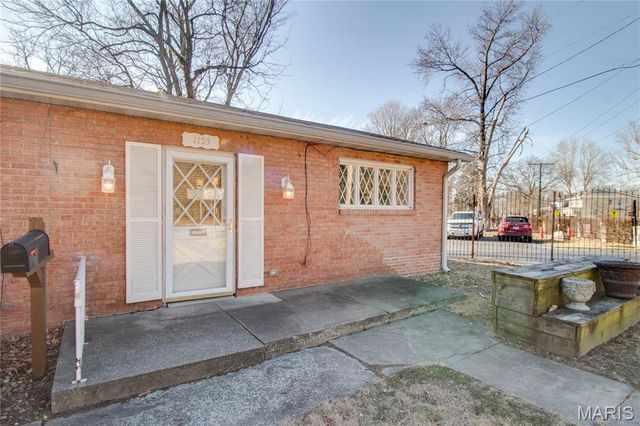 1155 Washington Avenue, Alton, IL 62002