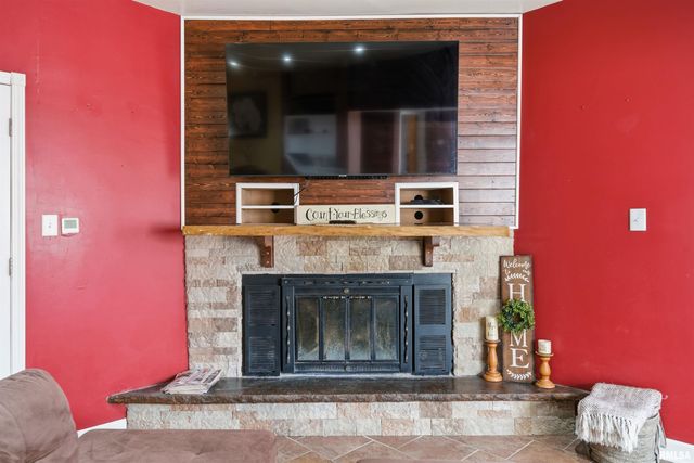 805 W MAIN Street, Elmwood, IL 61529