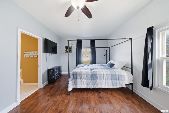 805 W MAIN Street, Elmwood, IL 61529