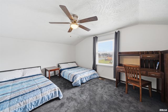 805 W MAIN Street, Elmwood, IL 61529