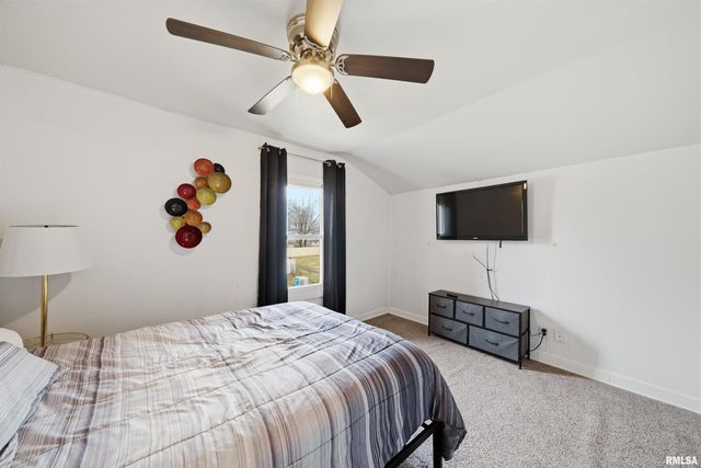 805 W MAIN Street, Elmwood, IL 61529