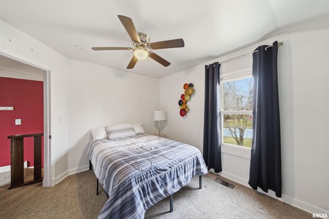 805 W MAIN Street, Elmwood, IL 61529