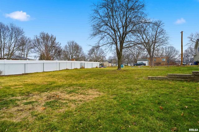 805 W MAIN Street, Elmwood, IL 61529