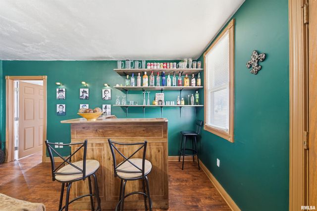 805 W MAIN Street, Elmwood, IL 61529