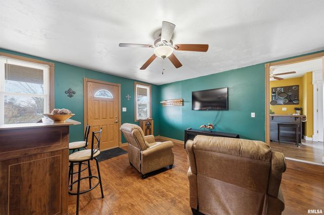 805 W MAIN Street, Elmwood, IL 61529