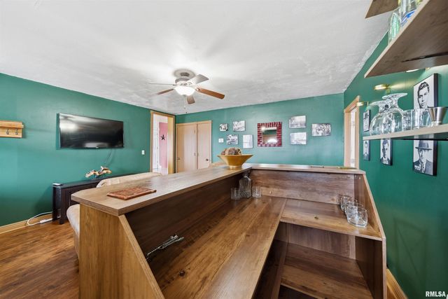 805 W MAIN Street, Elmwood, IL 61529