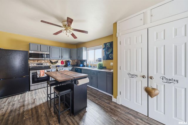 805 W MAIN Street, Elmwood, IL 61529