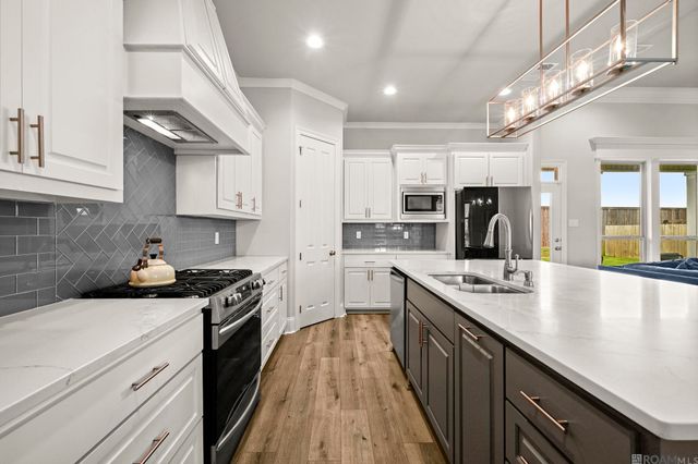 7203 Lillie Dr, Denham Springs, LA 70706