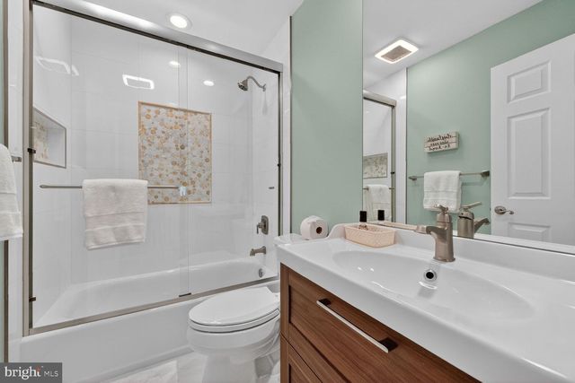 5028 SIGNATURE CT, Haymarket, VA 20169