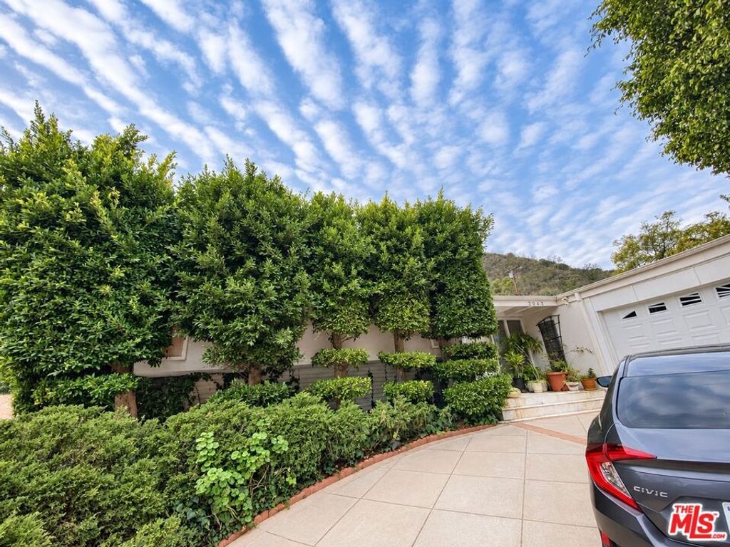 2043 San Ysidro Drive, Beverly Hills, CA 90210 — exterior