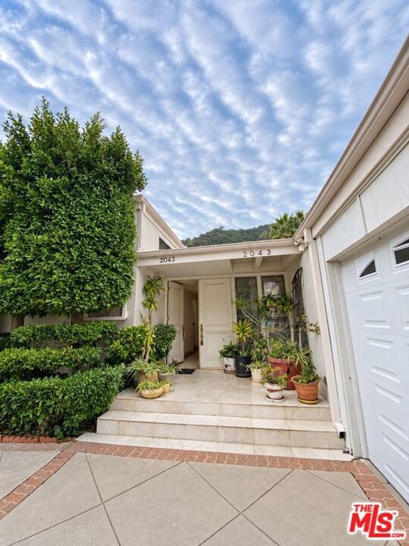 2043 San Ysidro Drive, Beverly Hills, CA 90210 — photo 2
