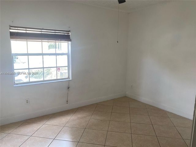 18330 NW 68th Ave G, Hialeah, FL 33015