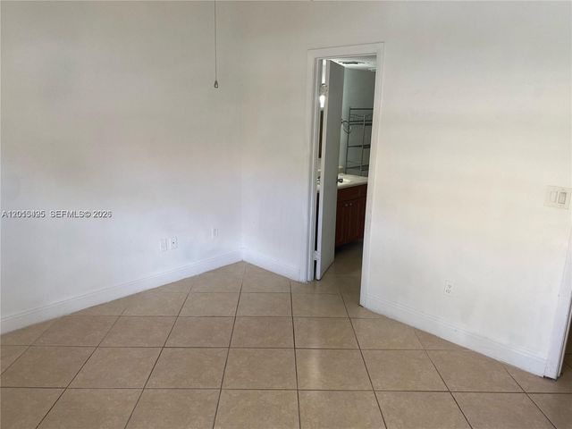 18330 NW 68th Ave G, Hialeah, FL 33015