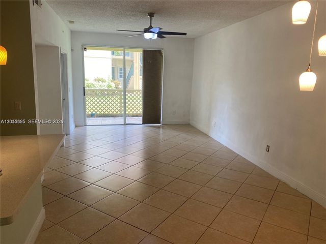 18330 NW 68th Ave G, Hialeah, FL 33015