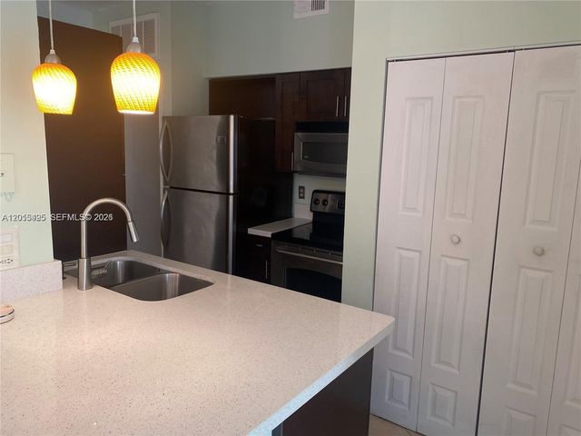18330 NW 68th Ave G, Hialeah, FL 33015