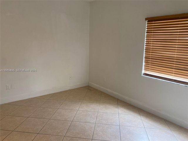 18330 NW 68th Ave G, Hialeah, FL 33015