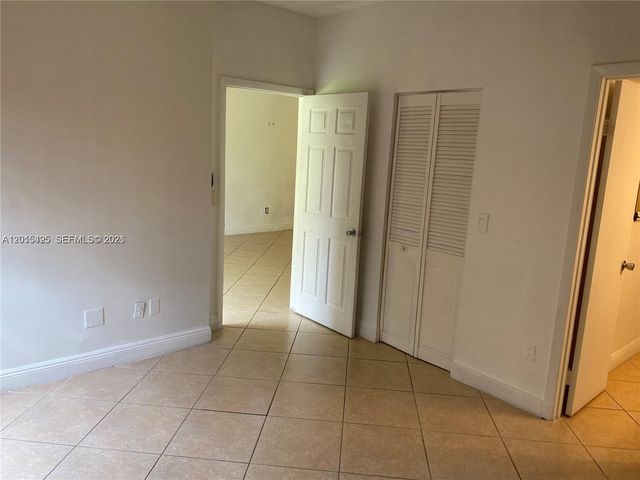 18330 NW 68th Ave G, Hialeah, FL 33015