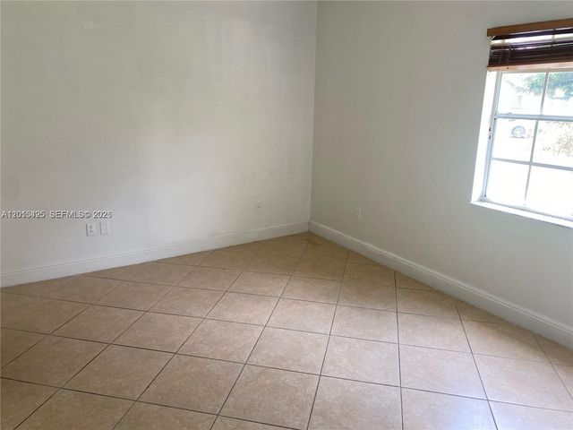 18330 NW 68th Ave G, Hialeah, FL 33015