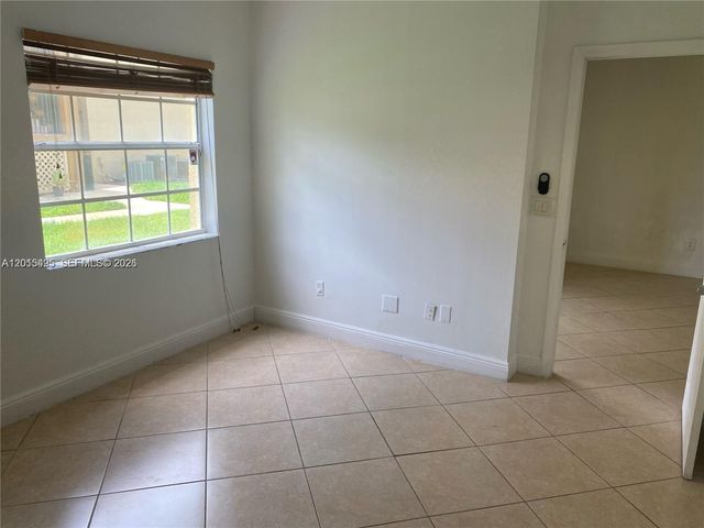 18330 NW 68th Ave G, Hialeah, FL 33015