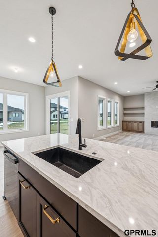 21143 Hartman Avenue, Elkhorn, NE 68022