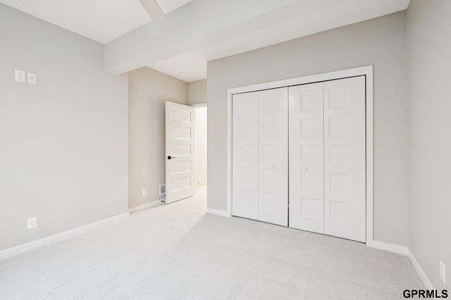 21143 Hartman Avenue, Elkhorn, NE 68022