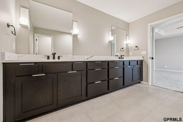 21143 Hartman Avenue, Elkhorn, NE 68022