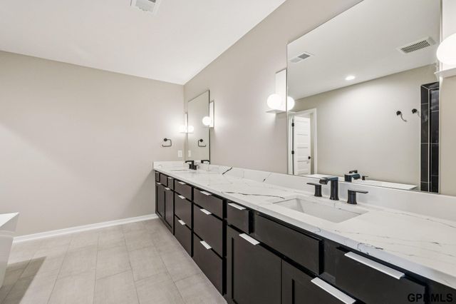 21143 Hartman Avenue, Elkhorn, NE 68022