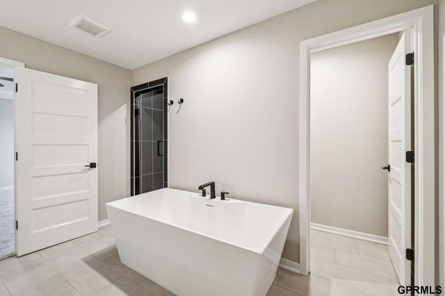 21143 Hartman Avenue, Elkhorn, NE 68022