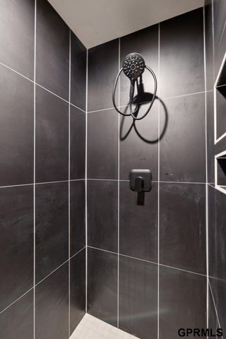 21143 Hartman Avenue, Elkhorn, NE 68022