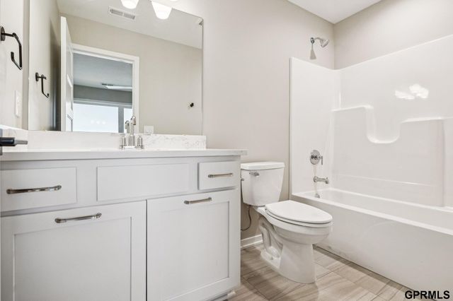 21143 Hartman Avenue, Elkhorn, NE 68022