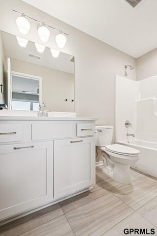 21143 Hartman Avenue, Elkhorn, NE 68022