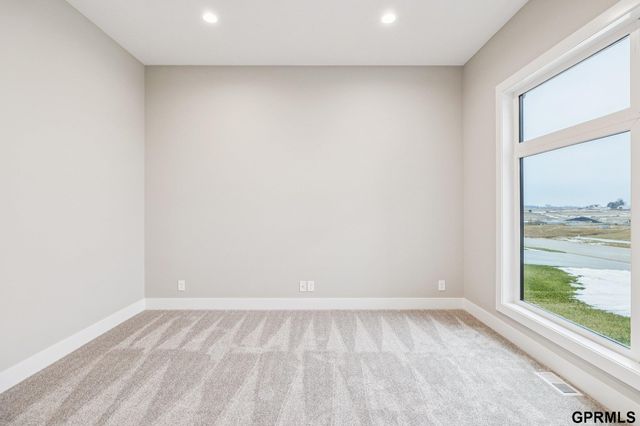 21143 Hartman Avenue, Elkhorn, NE 68022