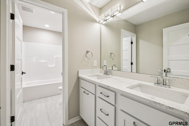 21143 Hartman Avenue, Elkhorn, NE 68022