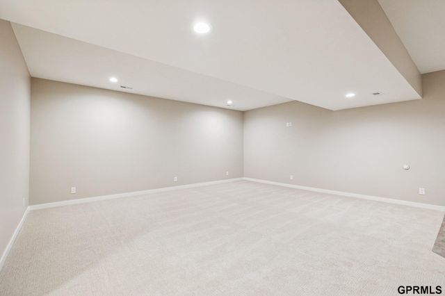 21143 Hartman Avenue, Elkhorn, NE 68022