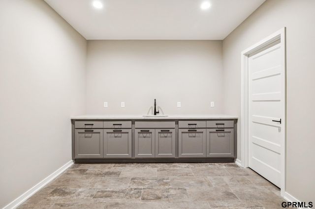 21143 Hartman Avenue, Elkhorn, NE 68022