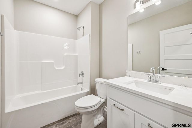 21143 Hartman Avenue, Elkhorn, NE 68022