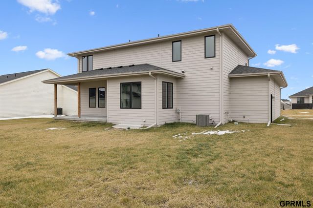 21143 Hartman Avenue, Elkhorn, NE 68022