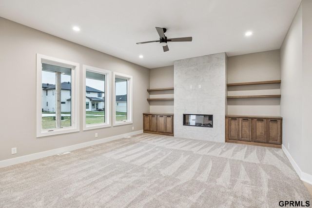 21143 Hartman Avenue, Elkhorn, NE 68022