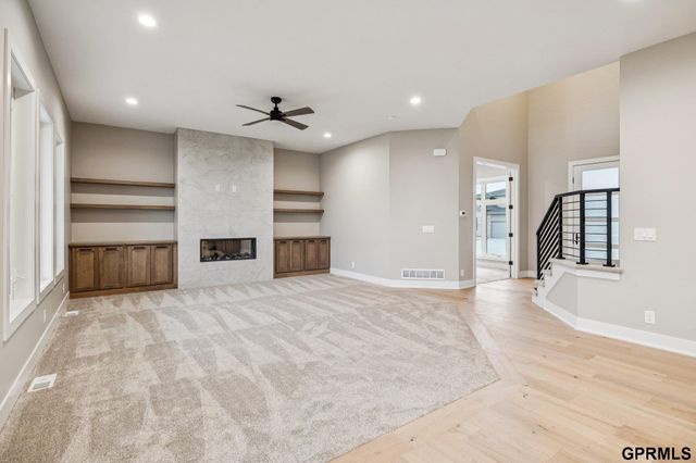 21143 Hartman Avenue, Elkhorn, NE 68022